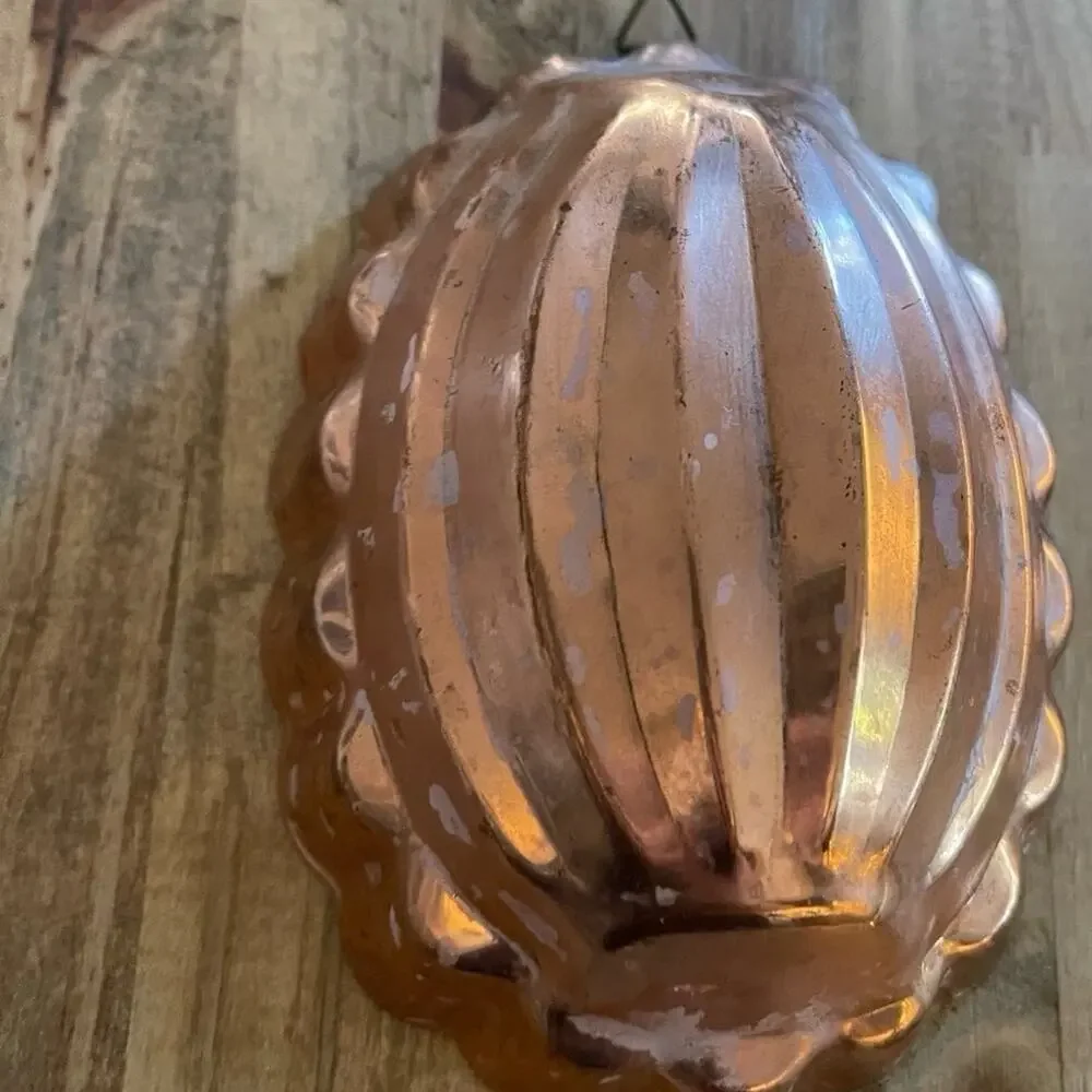 Vintage ODI solid copper melon shaped mold with brass hook 5-1/2”